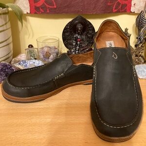 OluKai Men’s 11 Moloa Black/Dark Toffee Leather Shoes Loafers Slip On Casual EUC
